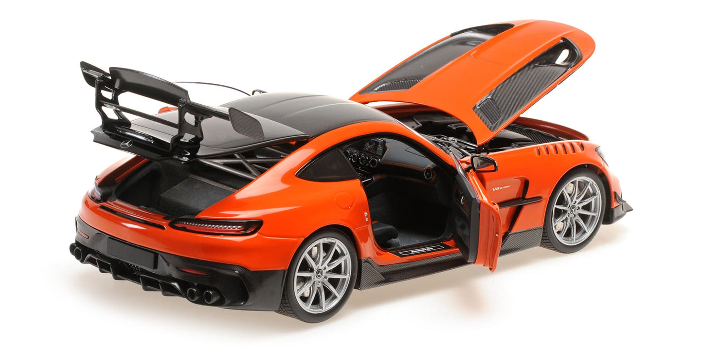 Minichamps Mercedes-Benz AMG GT Black Series 2021 orange 1:18 Modell