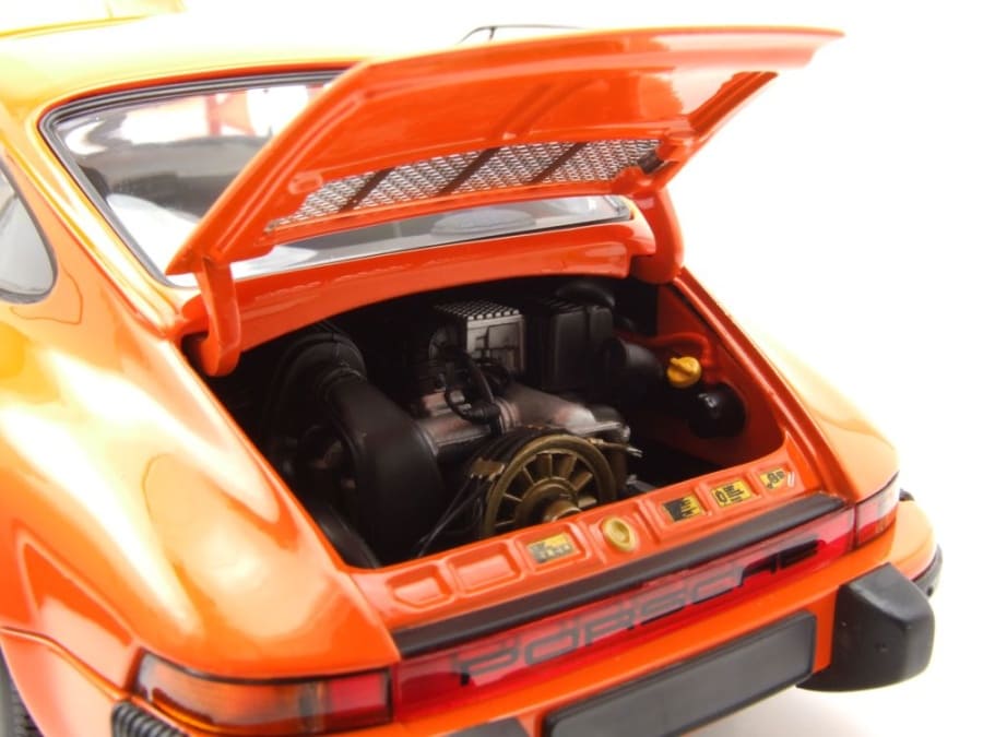 Minichamps Porsche 911 Carrera Coupe 3.2 1983 orange 1:18 Modell