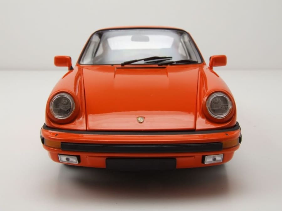 Minichamps Porsche 911 Carrera Coupe 3.2 1983 orange 1:18 Modell