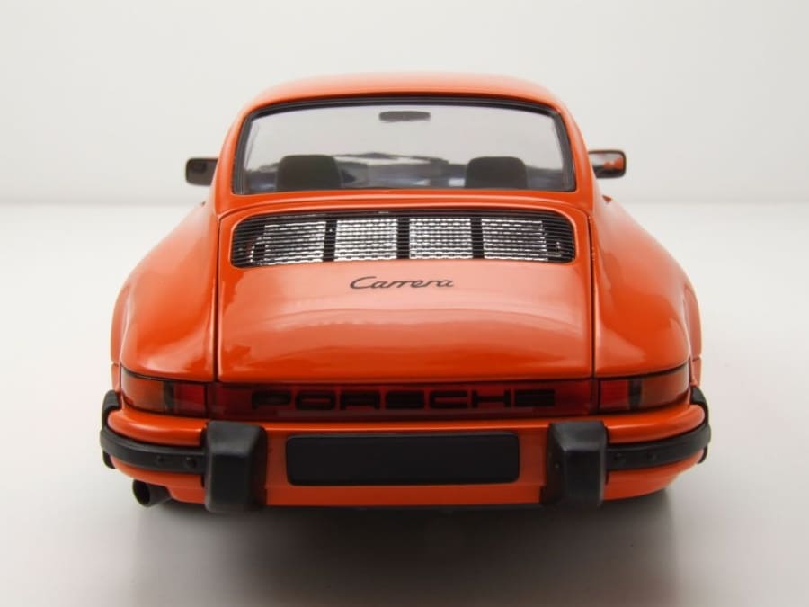 Minichamps Porsche 911 Carrera Coupe 3.2 1983 orange 1:18 Modell