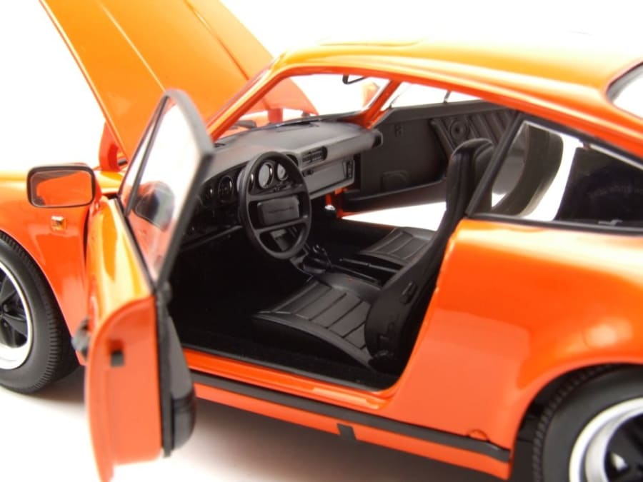 Minichamps Porsche 911 Carrera Coupe 3.2 1983 orange 1:18 Modell