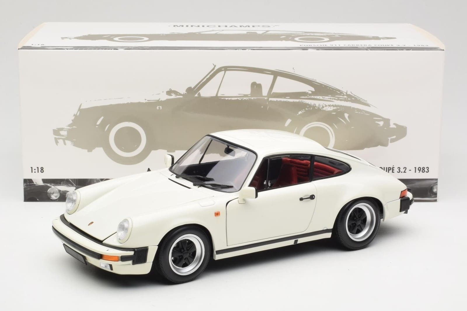 Minichamps Porsche 911 Carrera Coupe 3.2 1983 weiß 1:18 Modell