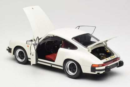 Minichamps Porsche 911 Carrera Coupe 3.2 1983 weiß 1:18 Modell