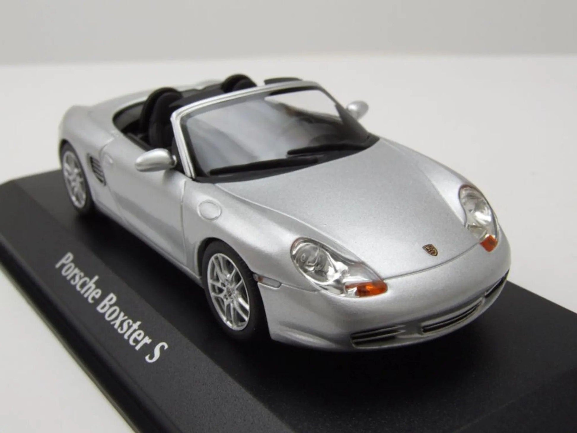 Minichamps Porsche Boxster S 2002 - Silver Metallic 1:43 Modell - Artexio