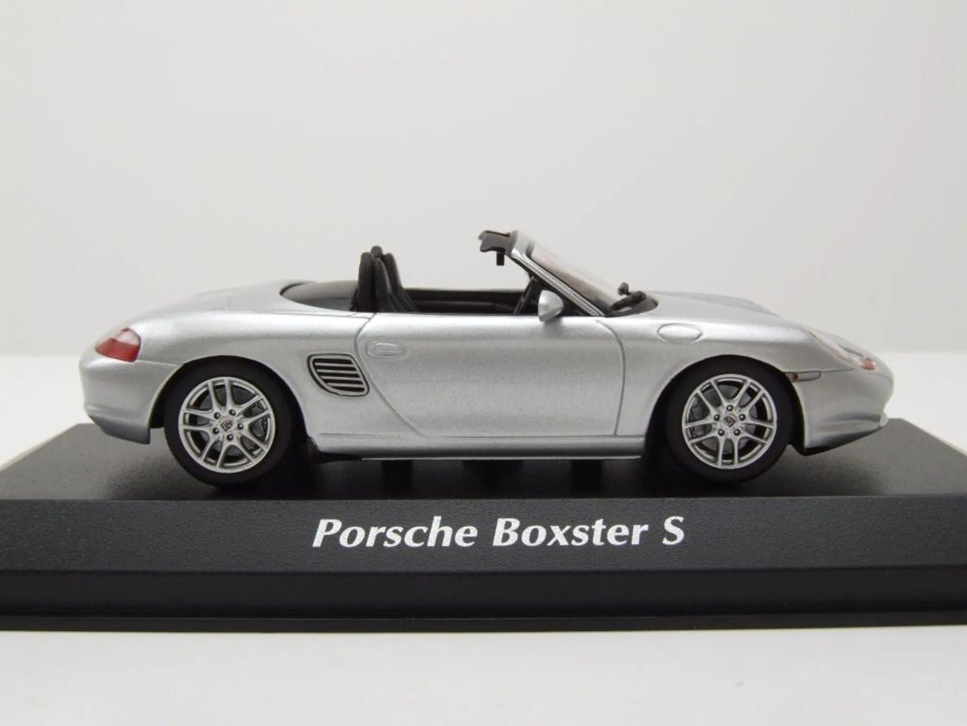 Minichamps Porsche Boxster S 2002 - Silver Metallic 1:43 Modell - Artexio