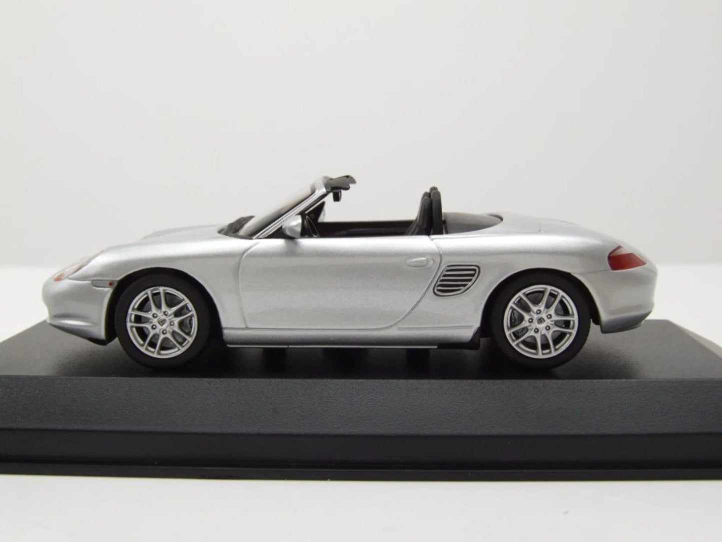 Minichamps Porsche Boxster S 2002 - Silver Metallic 1:43 Modell - Artexio