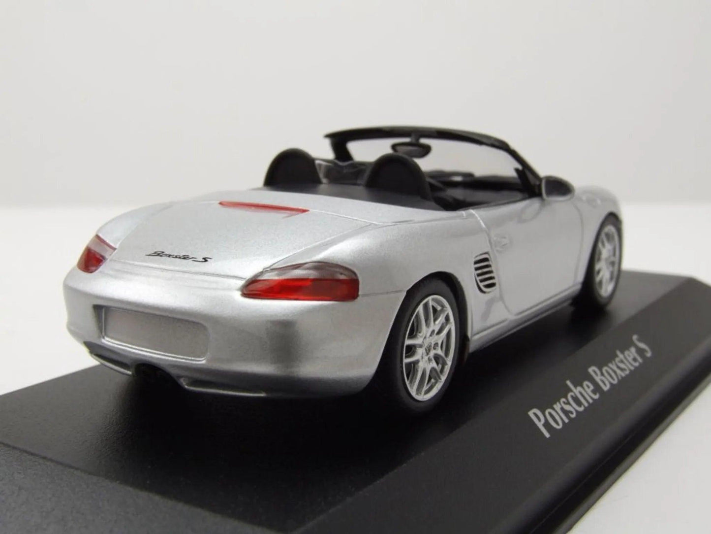 Minichamps Porsche Boxster S 2002 - Silver Metallic 1:43 Modell - Artexio