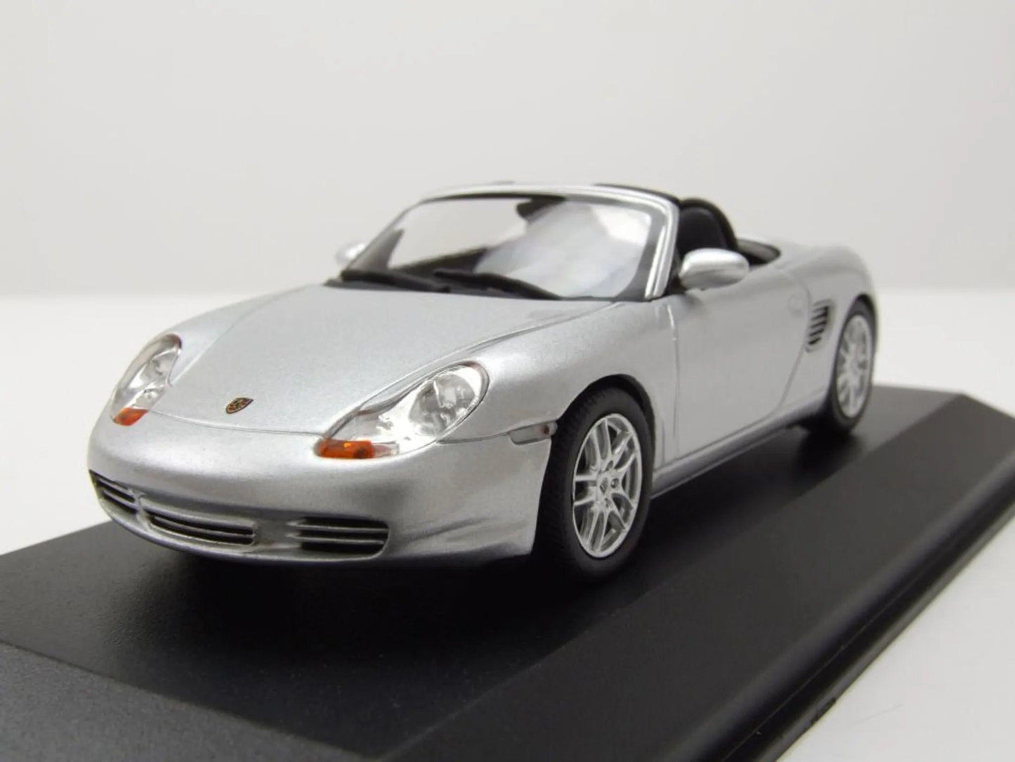 Minichamps Porsche Boxster S 2002 - Silver Metallic 1:43 Modell - Artexio