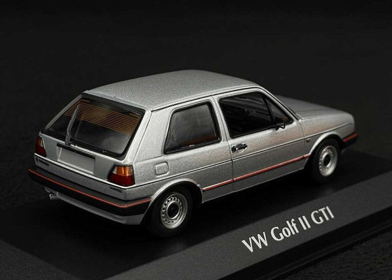 Minichamps Volkswagen Golf GTI 1985 - Silver Metallic 1:43 Modell
