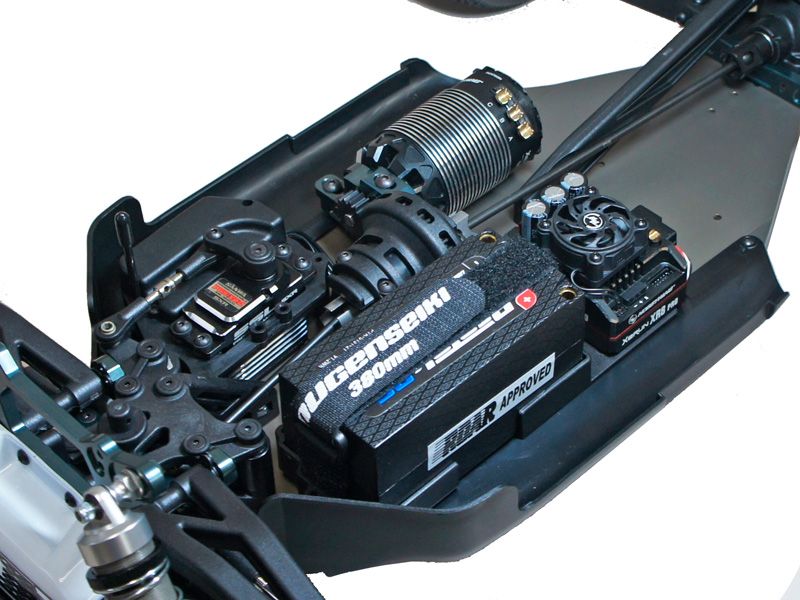 Mugen Seiki E2030 1:8 EP 4WD MBX-8TR ECO Elektro Truggy