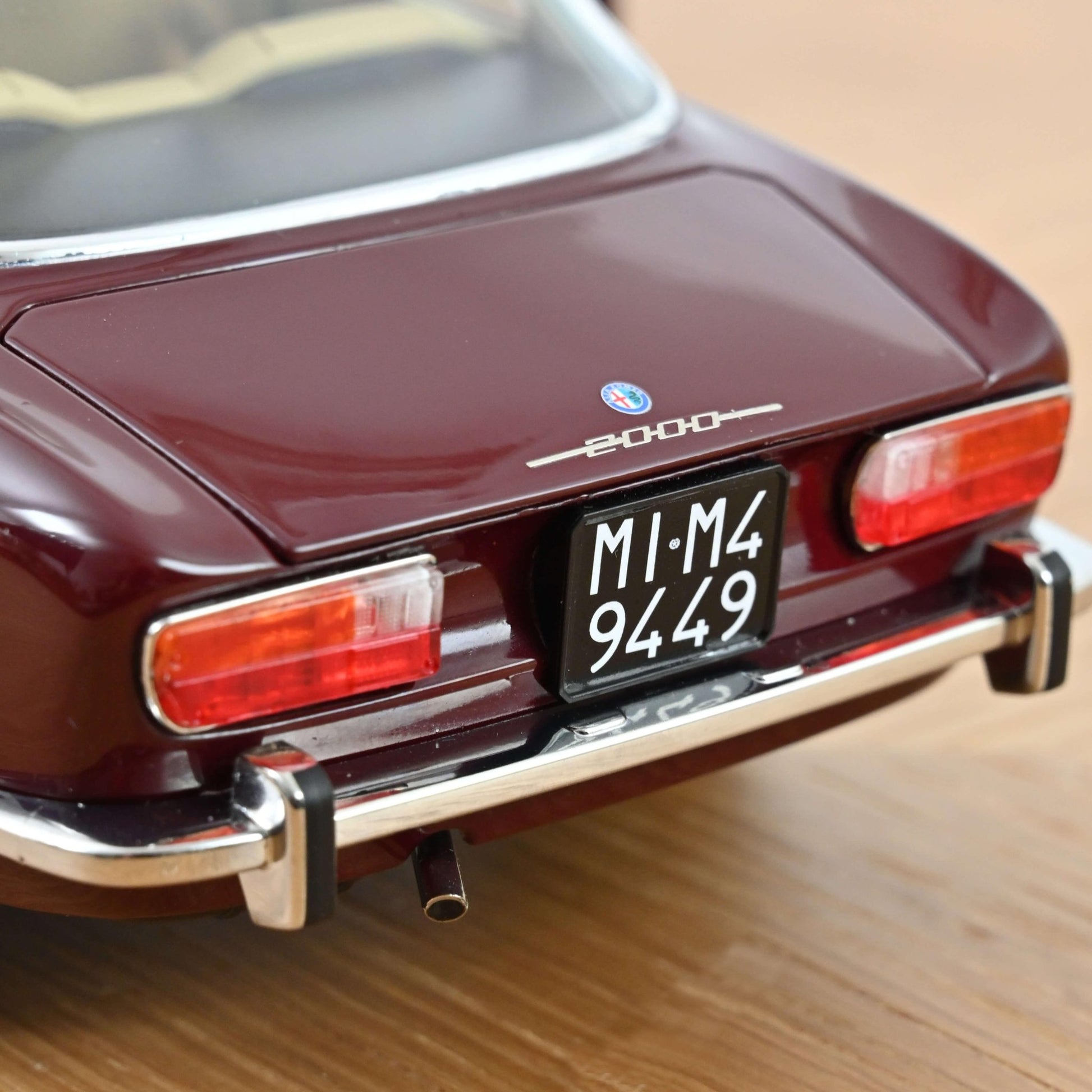 Norev Alfa Romeo 2000 GTV 1973 - Maroon 1:18 Modell - Artexio