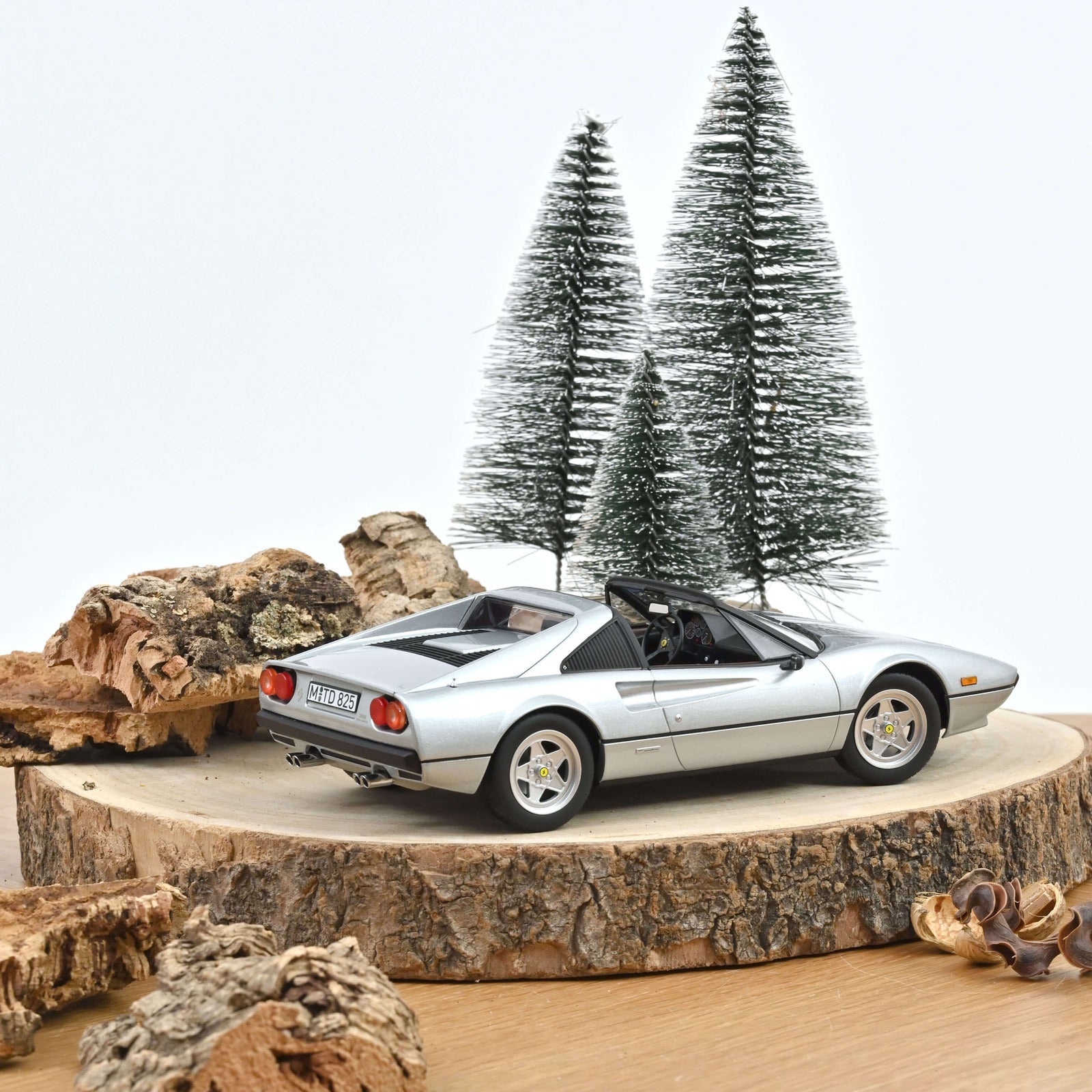 Norev Ferrari 308 GTS 1982 Silver 1:18 Modell