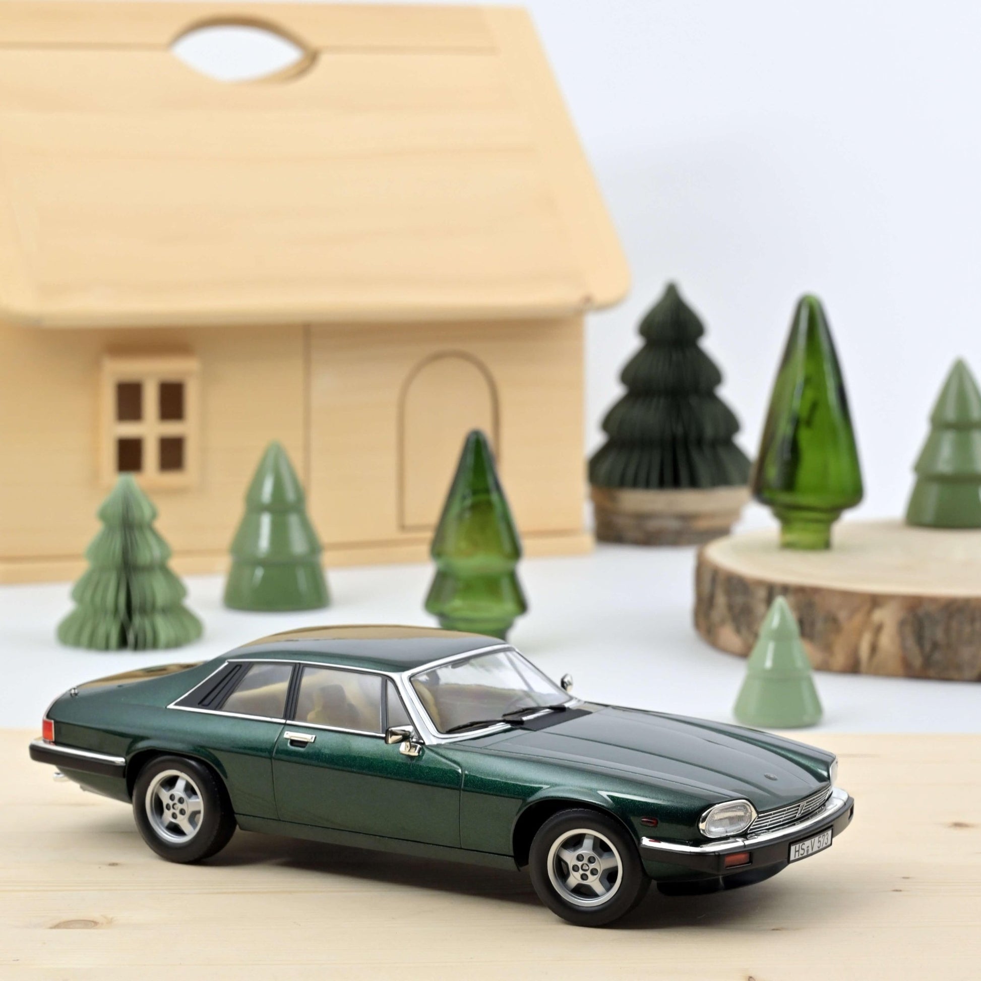 Norev Jaguar XJ - S 5.3 H.E. Coupe 1982 Green Metallic 1:18 Modell - Artexio