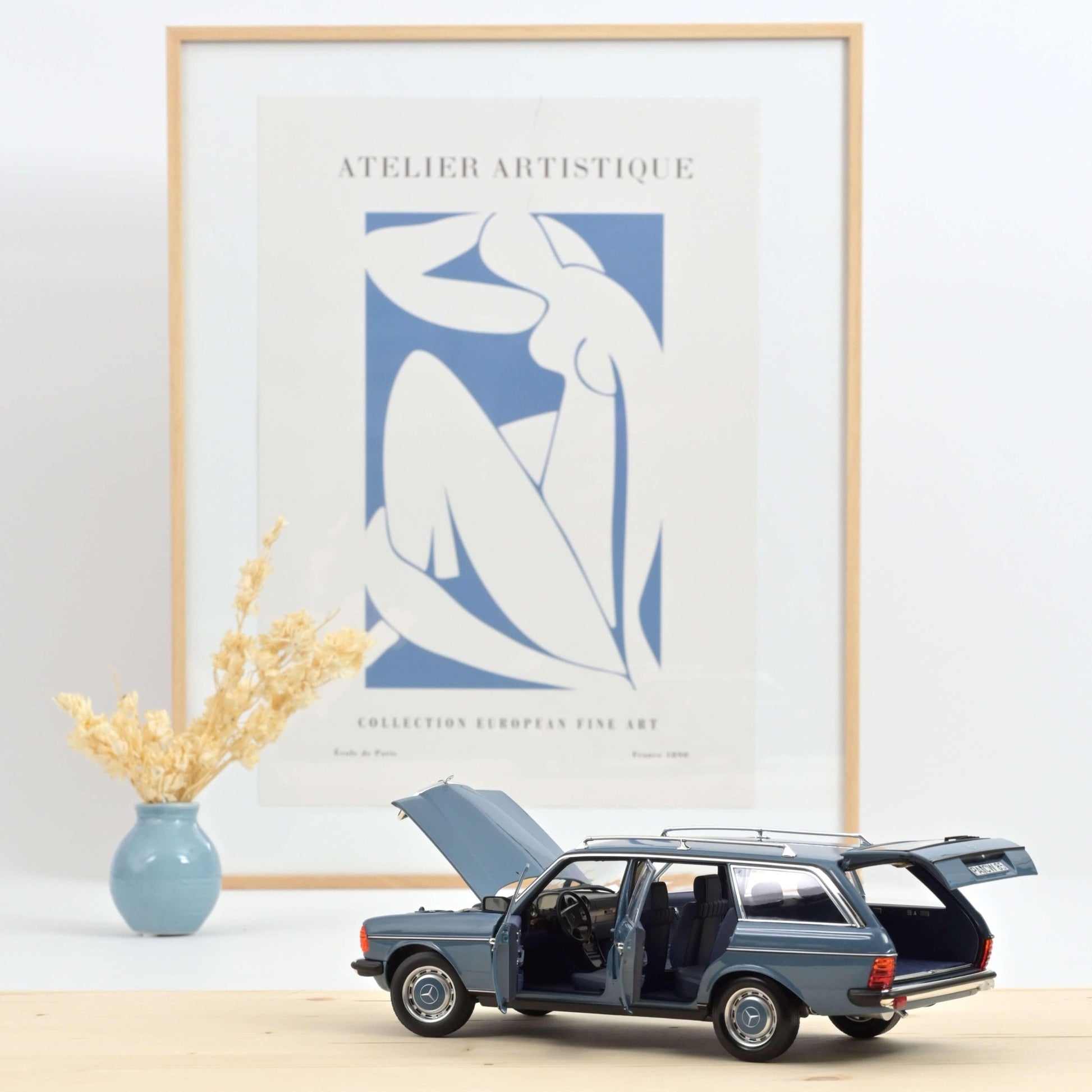 Norev Mercedes - Benz 200 T 1980 - Blue 1:18 Modell - Artexio