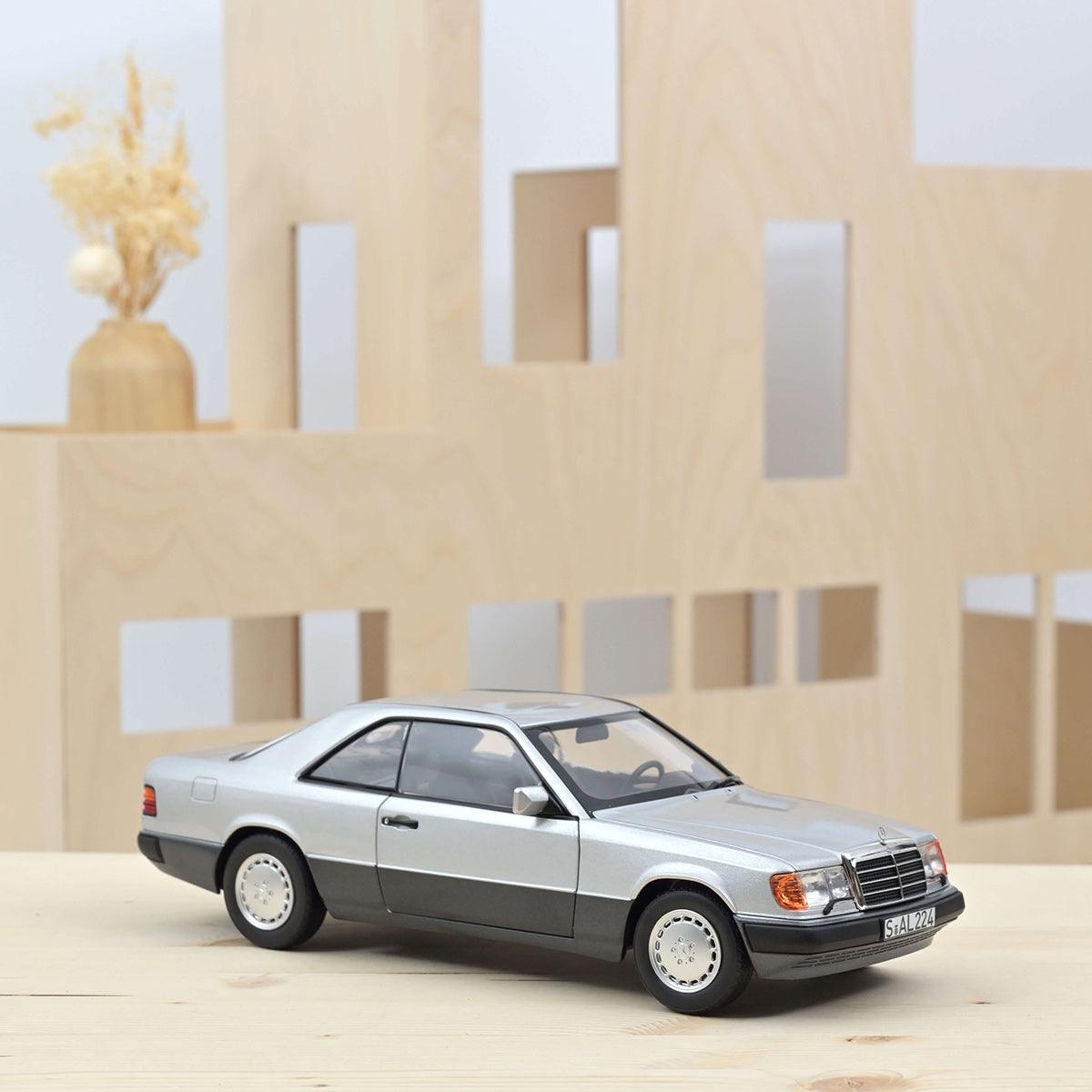 Norev Mercedes - Benz 300 CE - 24 Coupé 1990 - Silver 1:18 Modell - Artexio