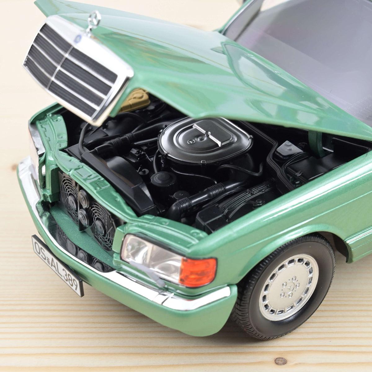 Norev Mercedes - Benz 560 SEL 1991 Light Green Metallic 1:18 Modell - Artexio