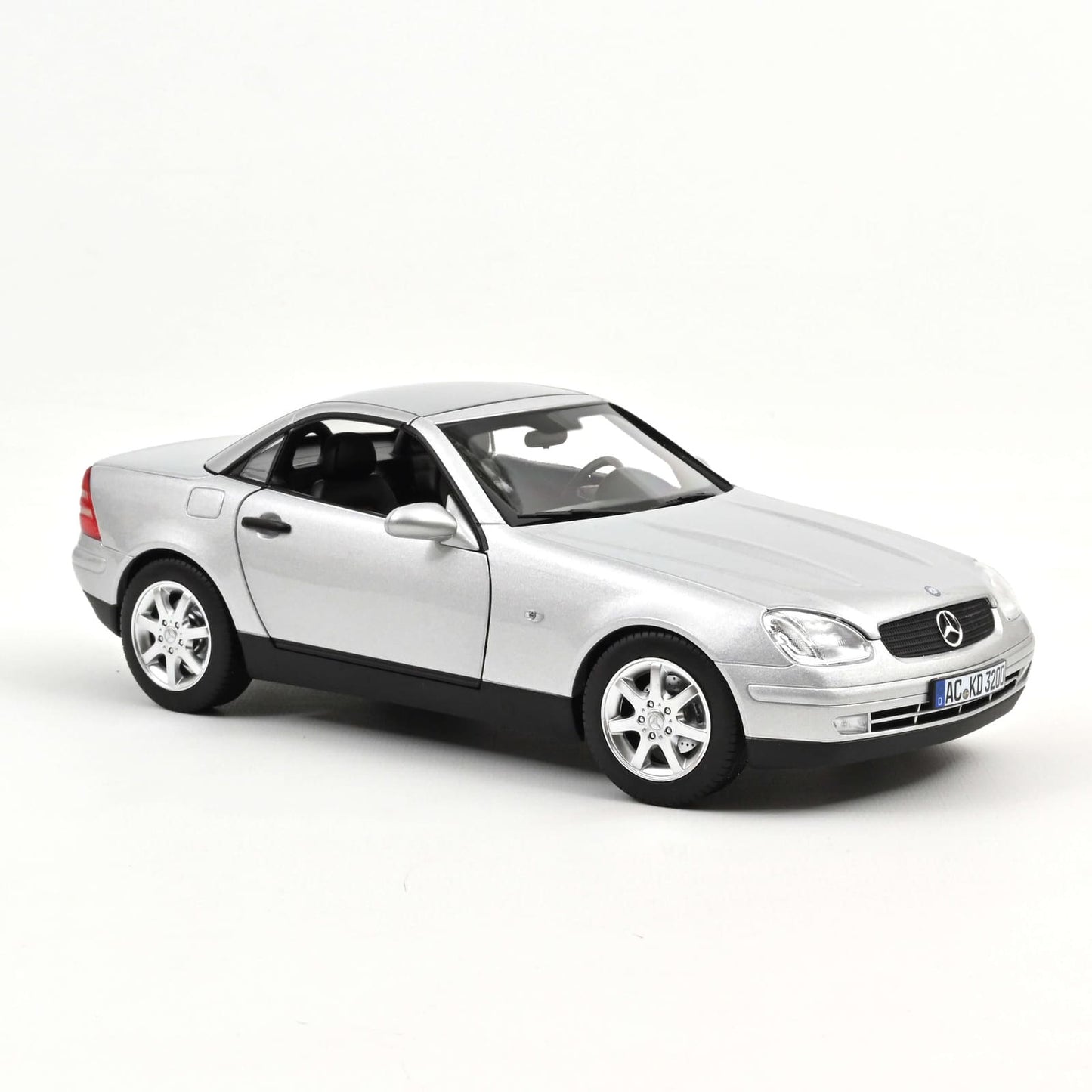 Norev Mercedes-Benz SLK 1996 Brillant Silver 1:18 Modell