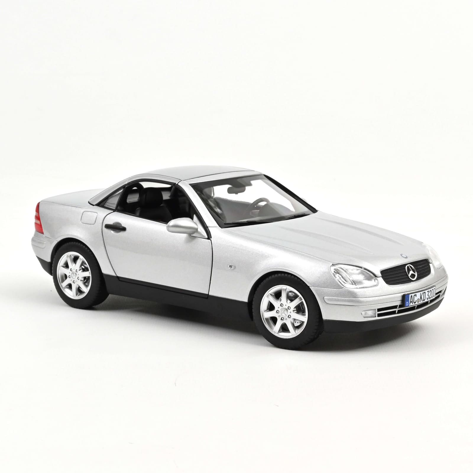Norev Mercedes-Benz SLK 1996 Brillant Silver 1:18 Modell