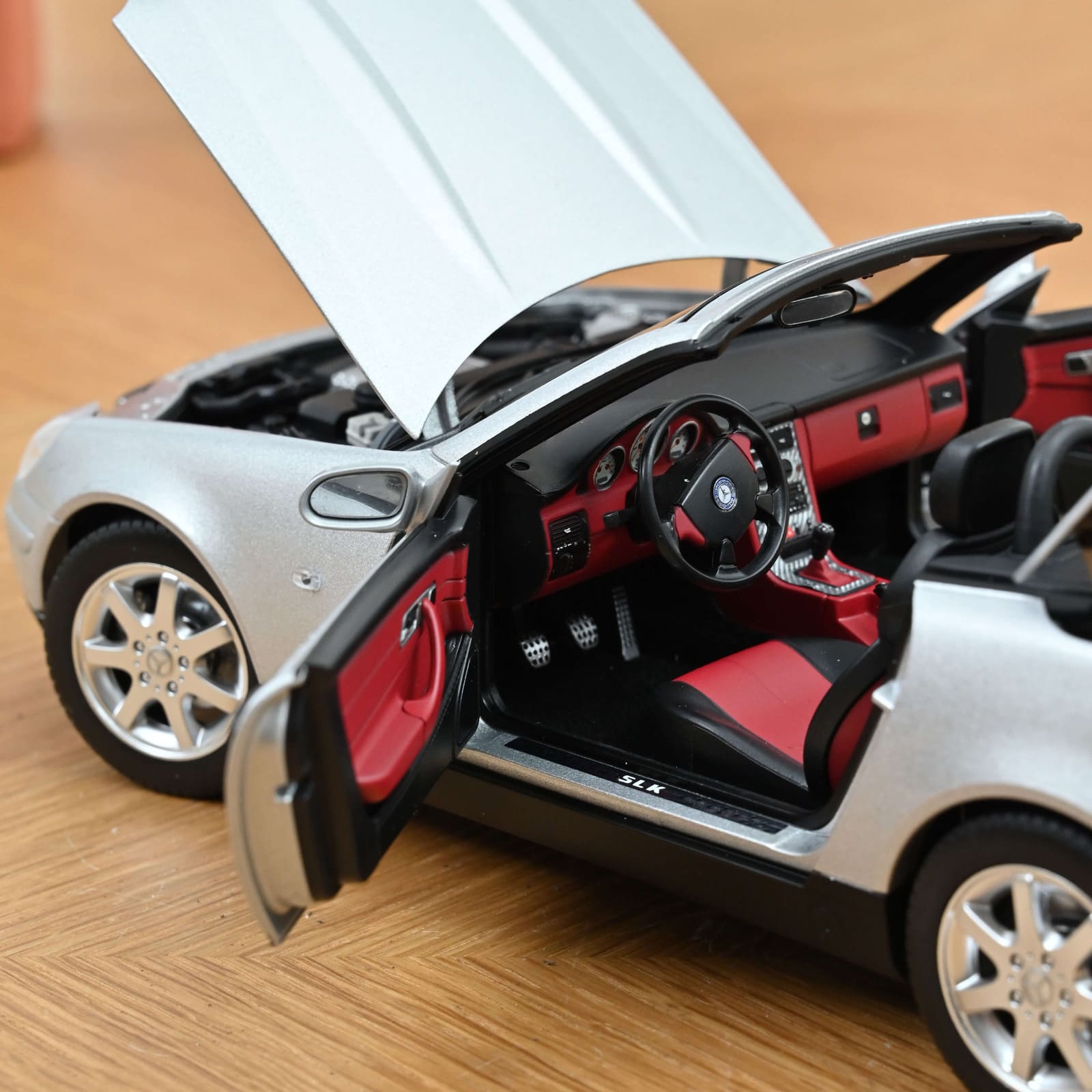 Norev Mercedes-Benz SLK 1996 Brillant Silver 1:18 Modell