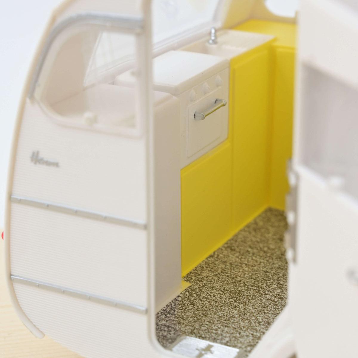 Norev Peugeot 404 1965 Braun metallic mit Caravan Henon 1:18 Modell