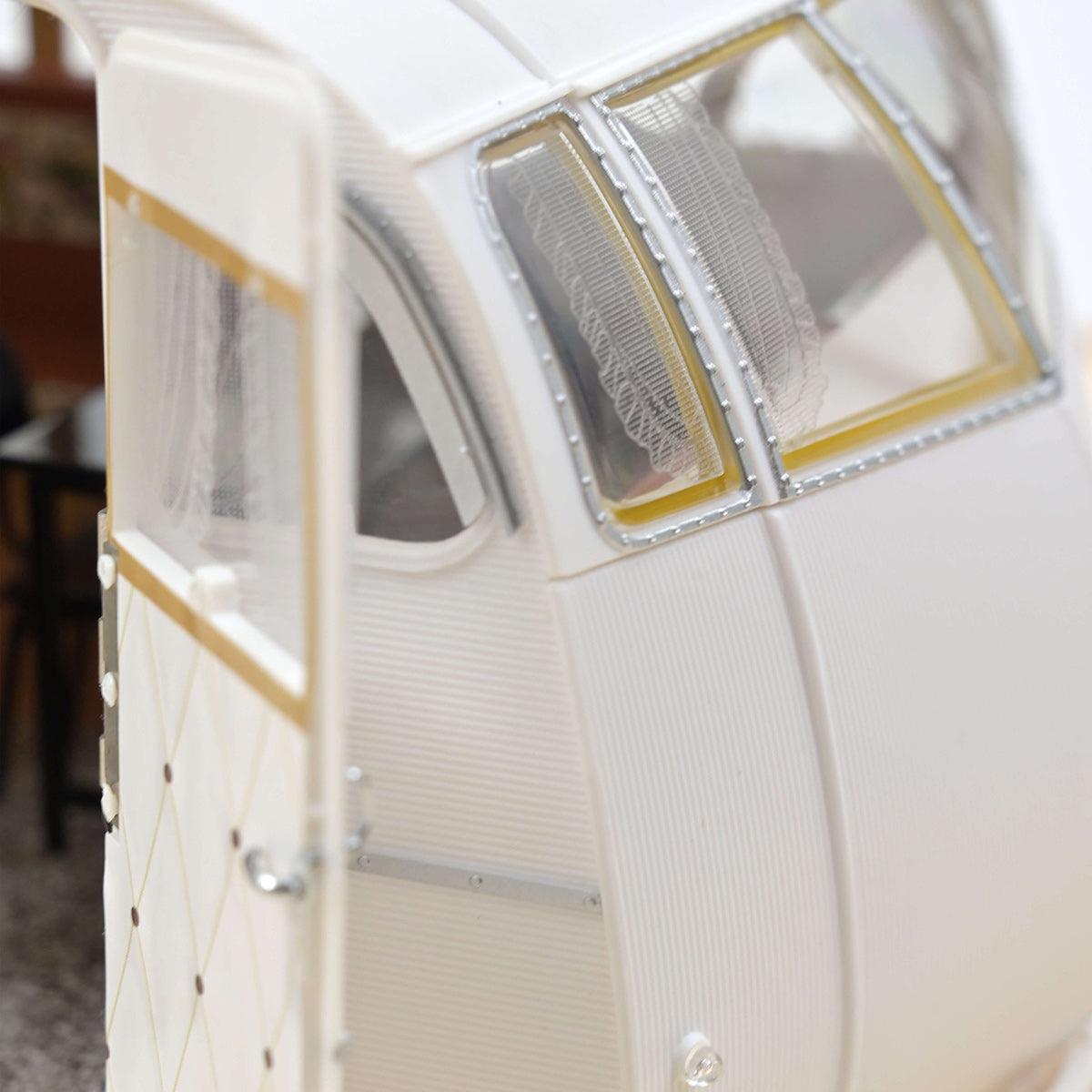 Norev Peugeot 404 1965 Braun metallic mit Caravan Henon 1:18 Modell