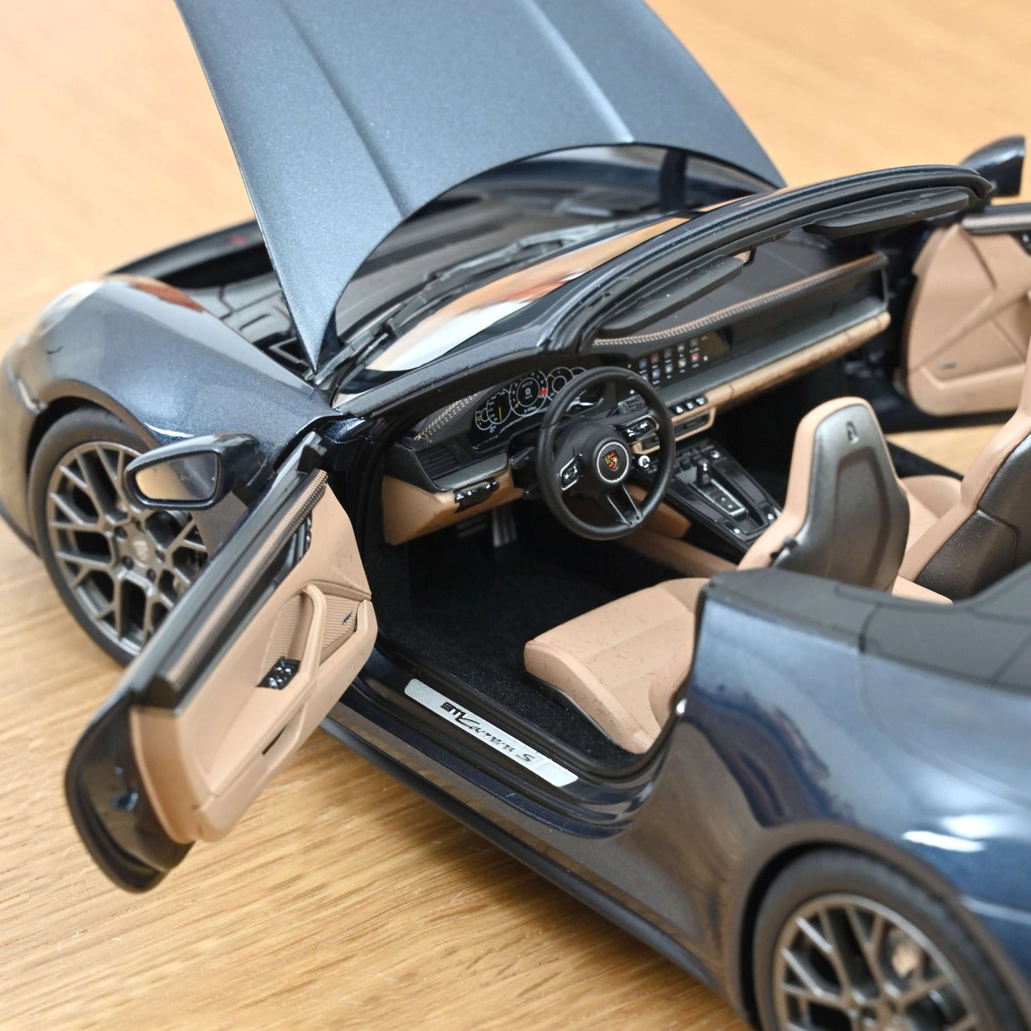 Norev Porsche 911 Carrera Cabriolet 2025 Yachting Blue Metallic 1:18 Modell