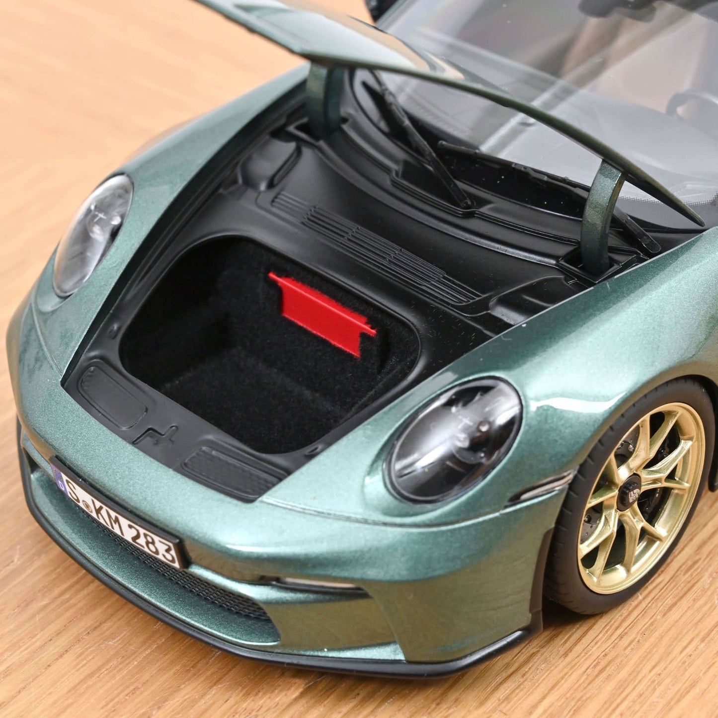 Norev Porsche 911 GT3 with Touring Package 2021 Malachite Green met. 1:18 Modell