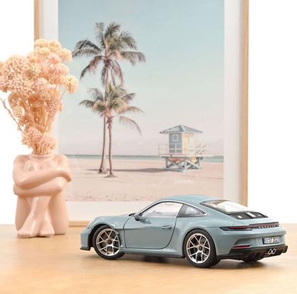 Norev Porsche 911 S/T 2023 Meissenblue 1:18 Modell