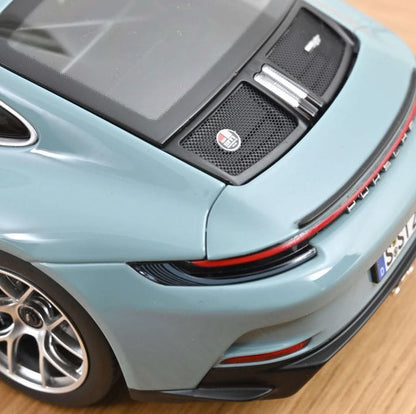 Norev Porsche 911 S/T 2023 Meissenblue 1:18 Modell