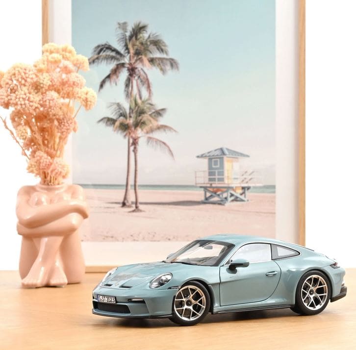 Norev Porsche 911 S/T 2023 Meissenblue 1:18 Modell