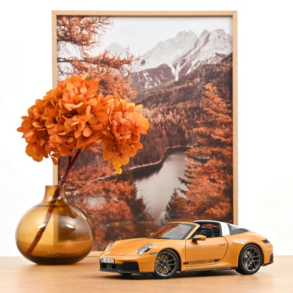 Norev Porsche 911 Targa 4 GTS 2025 Bahama Yellow 1:18 Modell