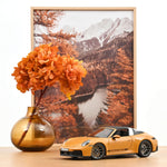 Norev Porsche 911 Targa 4 GTS 2025 Bahama Yellow 1:18 Modell