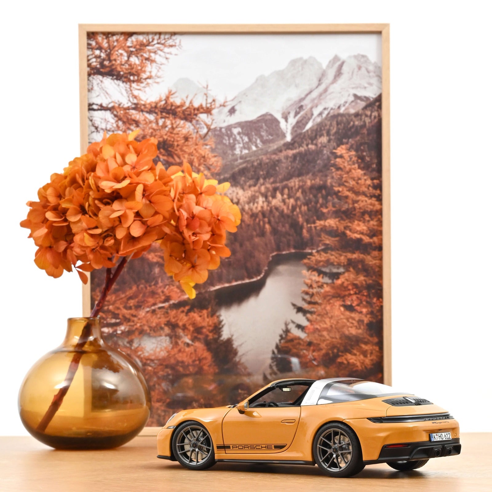 Norev Porsche 911 Targa 4 GTS 2025 Bahama Yellow 1:18 Modell