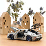 Norev Porsche Cayman GT4 RS w/Weissach Pack 2023 Chalk 1:18 Modell