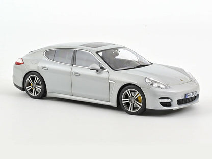 Norev Porsche Panamera Turbo 2009 Silver 1:18 Modell - Artexio