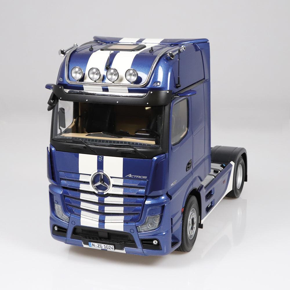 NZG Mercedes - Benz Actros 4x2 GigaSpace blue with Stripes 1:18 Modell - Artexio