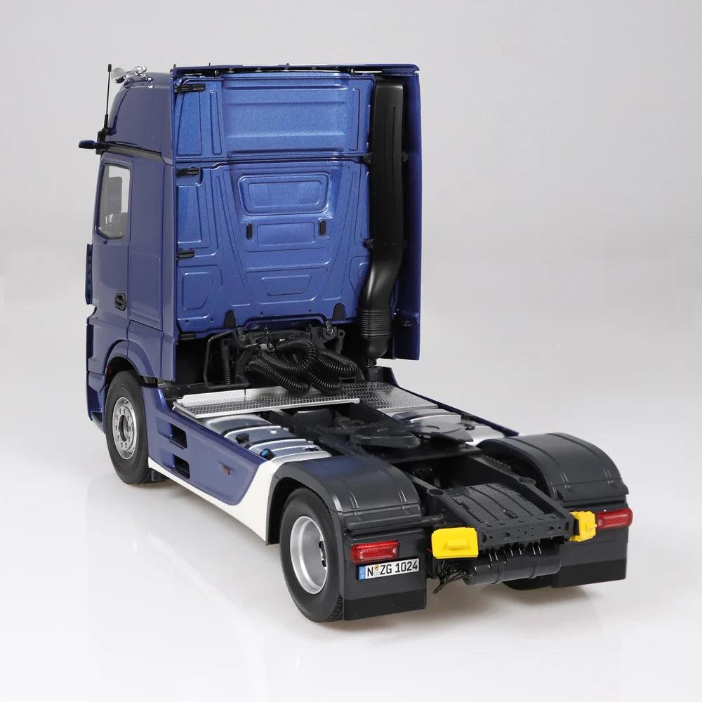 NZG Mercedes - Benz Actros 4x2 GigaSpace blue with Stripes 1:18 Modell - Artexio