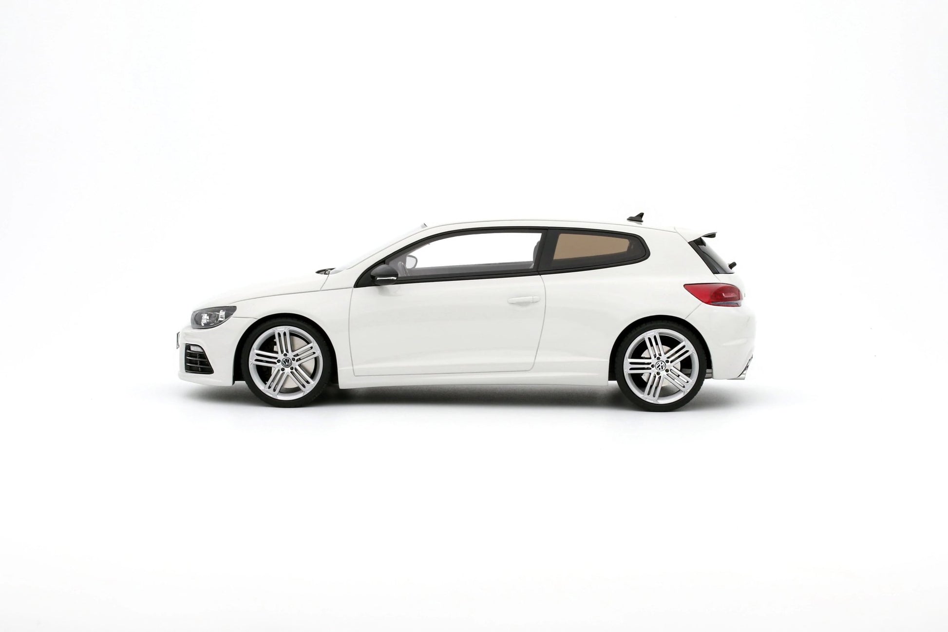 Otto-Models Volkswagen Scirocco 3 R Phase 1 Candy White 2008 1:18 Modell