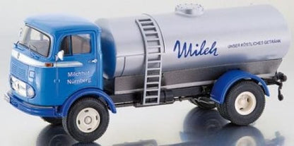 Premium ClassiXXs Mercedes-Benz LP911 Tankwagen Milch - Blau 1:43 Modell_Artexio