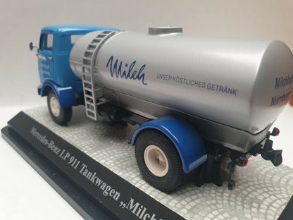Premium ClassiXXs Mercedes-Benz LP911 Tankwagen Milch - Blau 1:43 Modell_Artexio