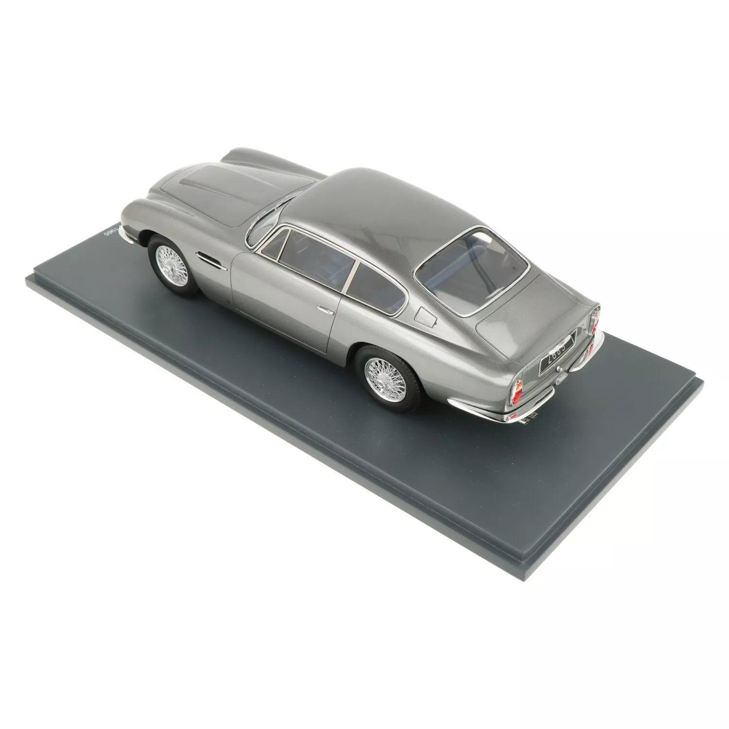 Schuco Aston Martin DB6 MK1 1965 - Silver 1:18 Modell