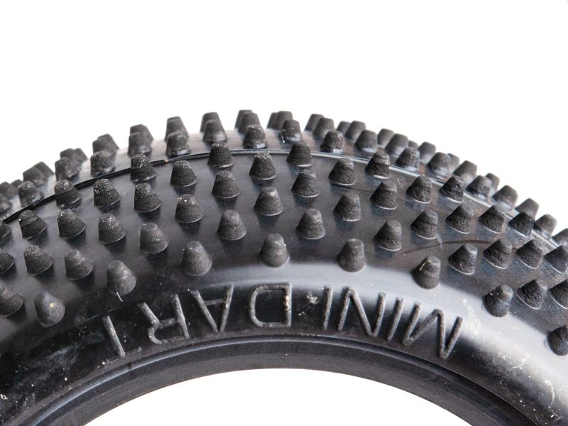 Schumacher 1:10 Mini Dart gelb Offroad Reifen (2) 2WD + 4WD Heckreifen