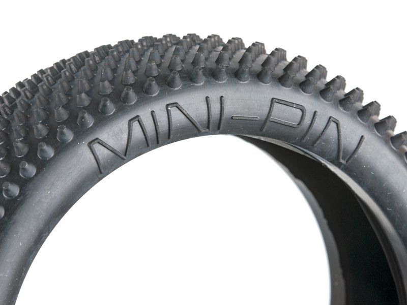 Schumacher 1:8 Mini Pin - silber Offroad Reifen (2)