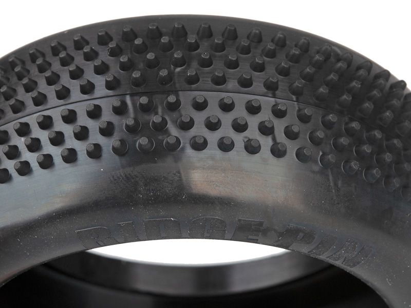 Schumacher 1:8 Ridge Pin - 7 Reihen gelb Offroad Reifen (2)