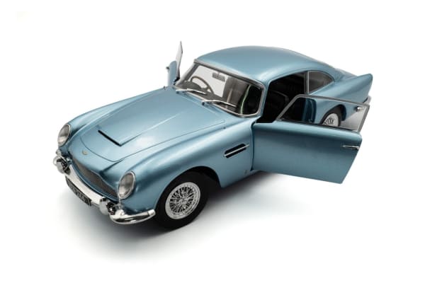 Solido Aston Martin DB5 1964 light blue 1:18 Modell