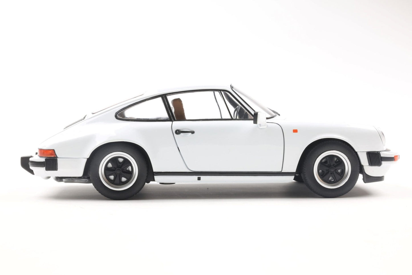 Solido Porsche 911 (930) 3.0 SC 1974 Grand Prix white 1:18 Modell