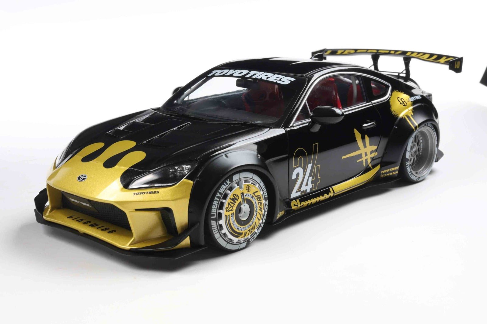 Solido Toyota GR86 LBWK Body Kit 2024 Black / Gold 1:18 Modell