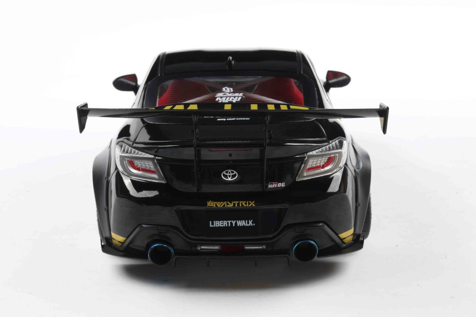 Solido Toyota GR86 LBWK Body Kit 2024 Black / Gold 1:18 Modell