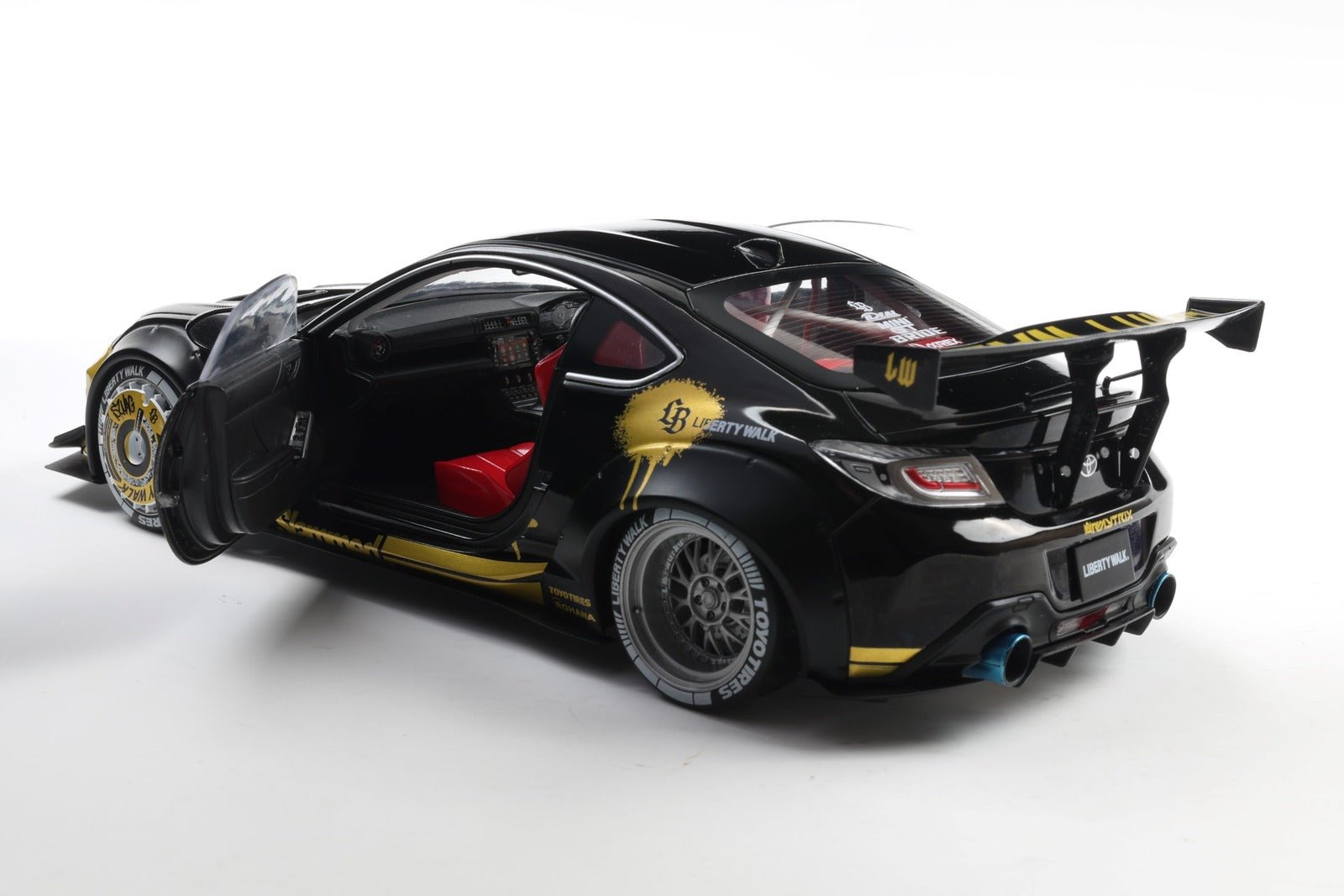Solido Toyota GR86 LBWK Body Kit 2024 Black / Gold 1:18 Modell