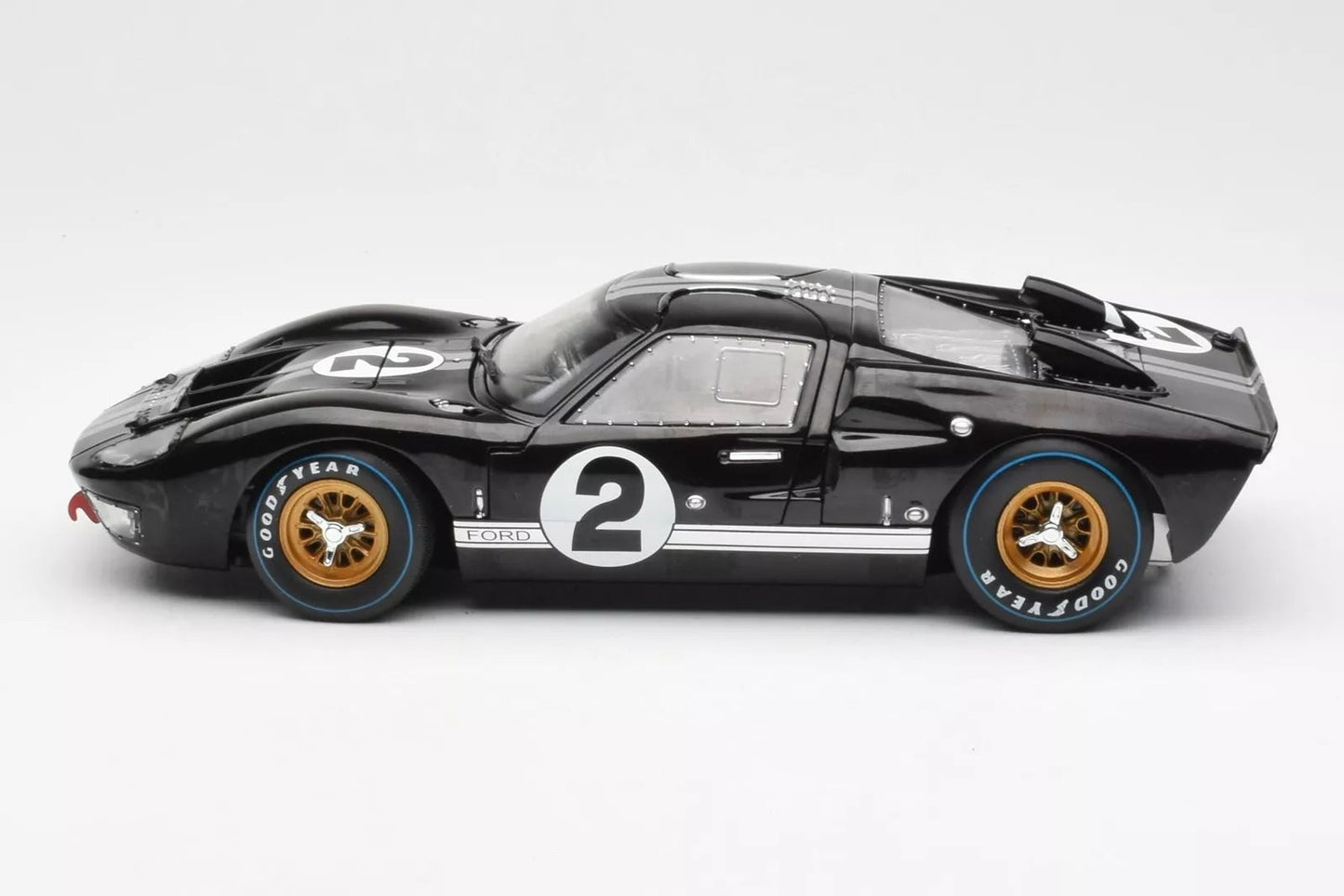 Spark Ford GT40 MK II 2 Winner 24H Le Mans 1966 B. McLaren - C. Amon 1:18 Modell